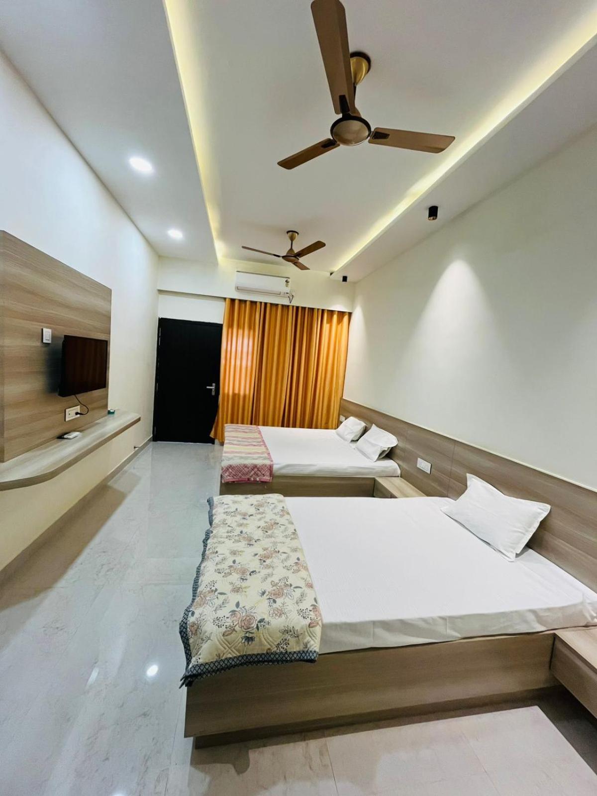 Log Inn Banaras Varanasi Exterior foto