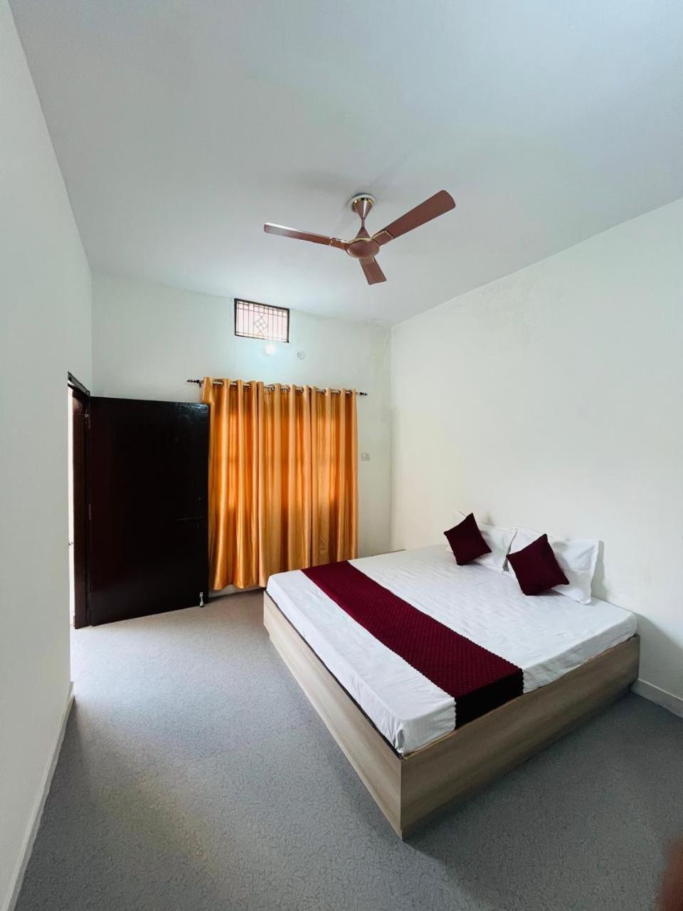 Log Inn Banaras Varanasi Exterior foto